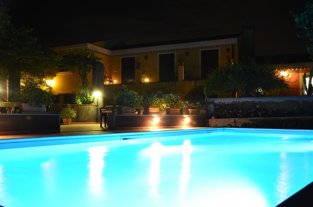 La Terra Del Mezzo Villa Riposto Dış mekan fotoğraf